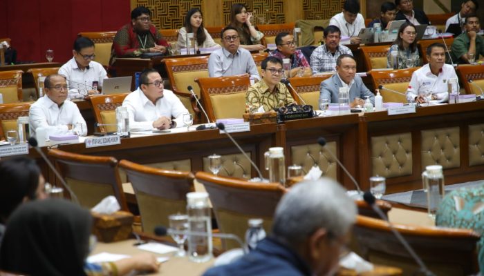 Komisi X DPR RI Berikan Persetujuan Naturalisasi Ragnar Oratmangoen, Thom Haye dan Maarten Paes Anggota