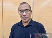 Ketua KPU RI Hasyim Asy’ari di Berikan Kue Ultah Olah Caleg PSI