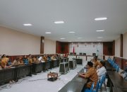 Ratusan Guru Honorer Seruduk Kantor Bupati Lotim Pertanyakan Terkait THR
