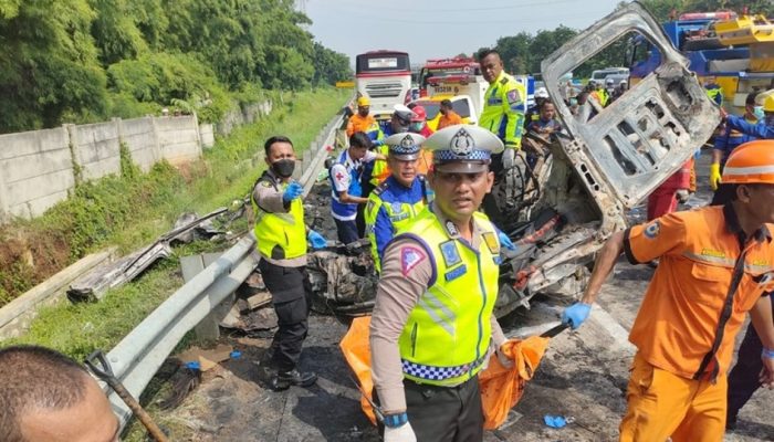 12 Orang Tewas Akibat Kecelakaan Maut di Tol Jakarta – Cikampek