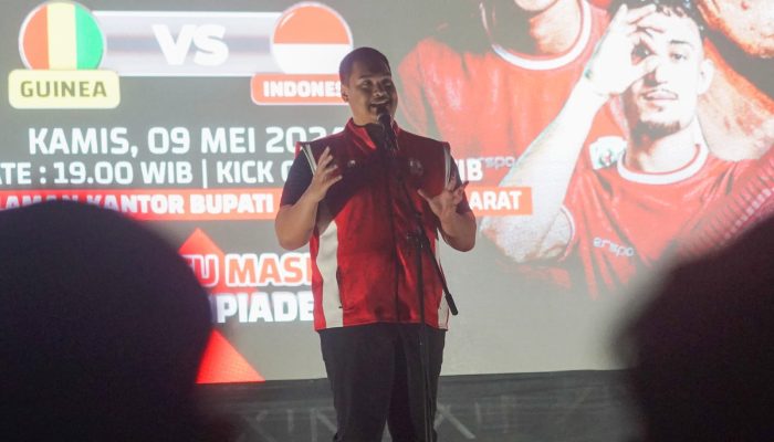 Menpora Dito Hadiri Nobar Playoff Olimpiade Paris antara Timnas Indonesia -U-23 Vs Guinea di Kotawaringin Barat