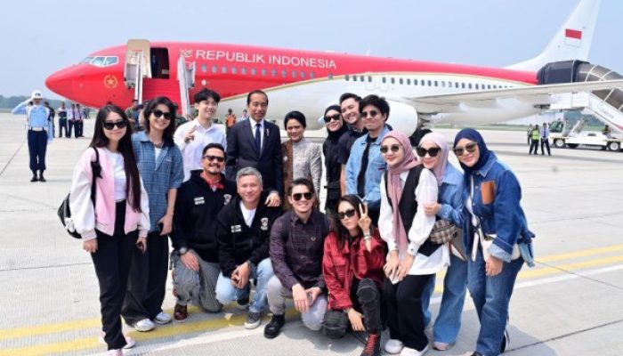 Presiden Jokowi Berangkat Kunjungan Kerja Ke IKN Dengan Sejumlah Artis Hingga Influencer