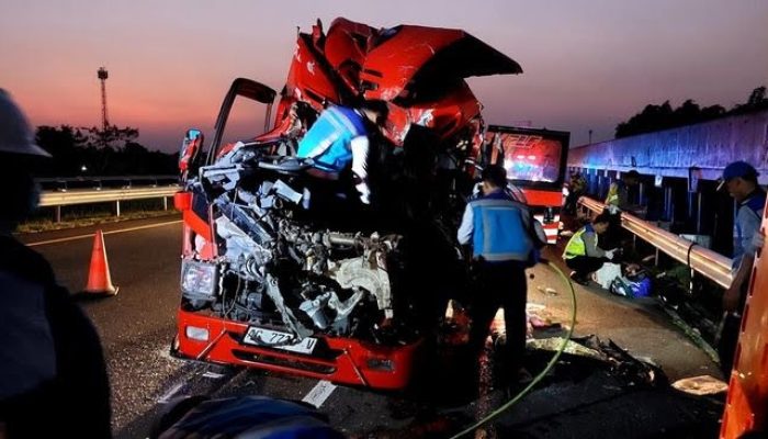 Enam Orang Tewas dan 14 di Antaranya Luka Ringan Pada Kecelakaan di Tol Solo-Ngawi