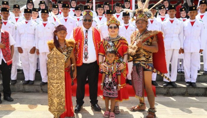 Hadiri HUT RI Ke-79, Wamendagri Ajak Masyarakat Perbatasan Hidupkan Ekonomi dengan Fasilitas Yang Telah Dibangun