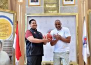 Menpora Dito Harap Kedatangan Pelatih Bola Basket Phil Handy Bisa Bantu Kembangkan Bola Basket di Tanah Air
