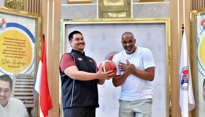Menpora Dito Harap Kedatangan Pelatih Bola Basket Phil Handy Bisa Bantu Kembangkan Bola Basket di Tanah Air