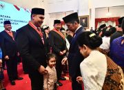 Menpora Dito Terima Tanda Kehormatan Bintang Mahaputra Nararya dari Presiden Jokowi