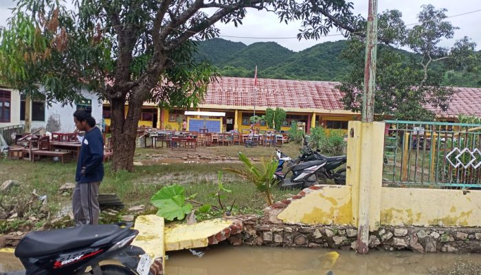 Untuk Sementara Sejumlah Sekolah di Kab Bima Diliburkan Akibat Banjir