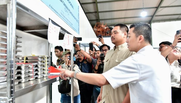 Menpora Dito Tinjau Program Pemerintah Makan Gizi Gratis di Jawa Barat