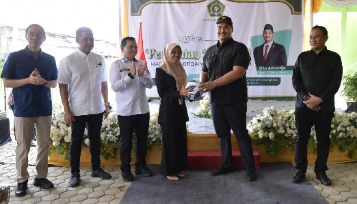 Serhkan Bantuan Alat Olahraga, Kemenpora Dorong Penegembangan Olahraga di Lingkungan Madrasah