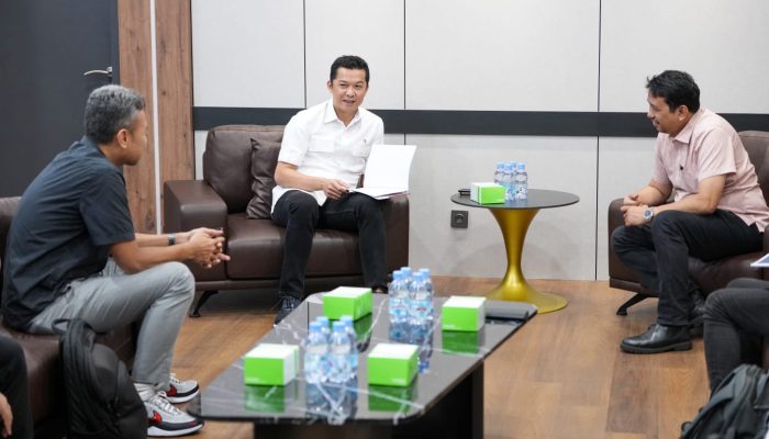 Wamenpora Taufik Hidayat Audiensi Dengan CNN Indonesia Bahas Perkembangan Olahraga Tanah Air