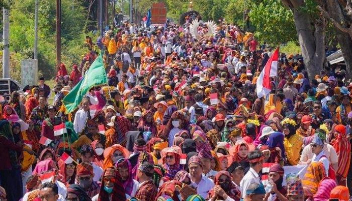 Pawai Festival Rimpu Kota Bima di Ikuti Ribuan Masyarakat
