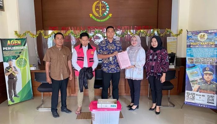 Kejari Bima Limpahkan Tersangka Korupsi KUR ke JPU, Kerugian Negara Fantastis