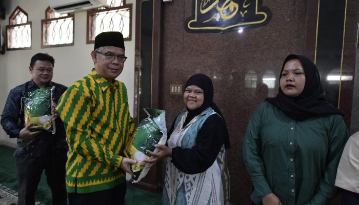 Ramadan Berkah: UPZ Baznas Kemenpora Santuni Pegawai Outsourcing dan Warga Sekitar